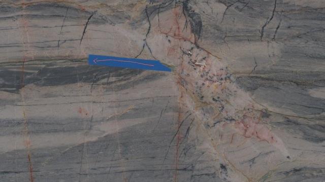 iJen Leathered Quartzite slab